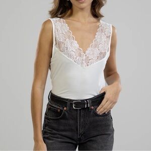 NWT Jaki Thea Layering Vest - White